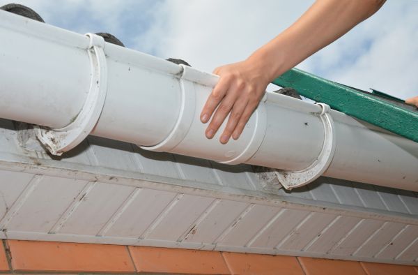 Gutter Reattachment in Spring Hill