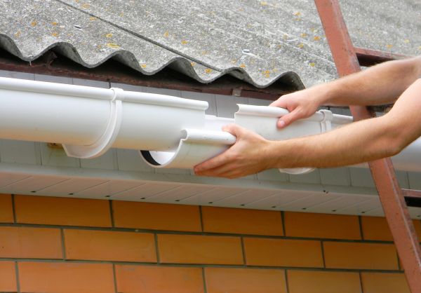 Cost of Gutter Hanging in Spring Hill